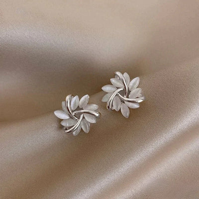Elegant Gold Earrings with Exquisite Opal Flower Motifs